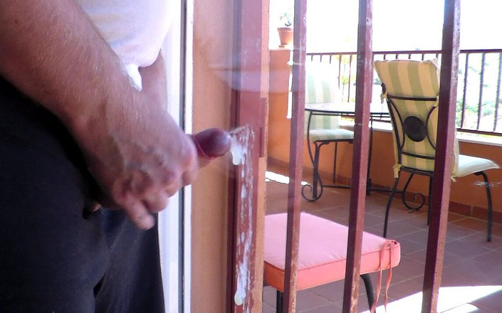 Sex hub male: ジョンは寝室の窓に絶頂します