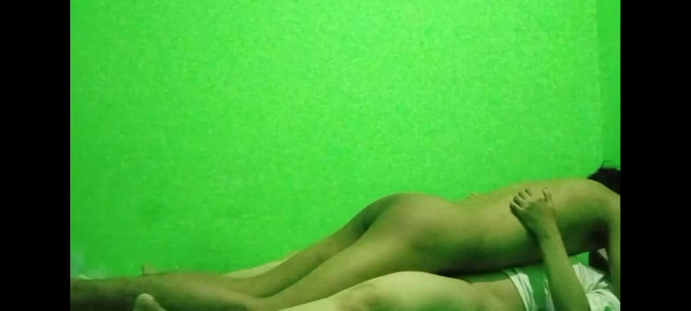 Famly sex: インド系ティーンの少女が崩れ落ちるセックスと狭い膣