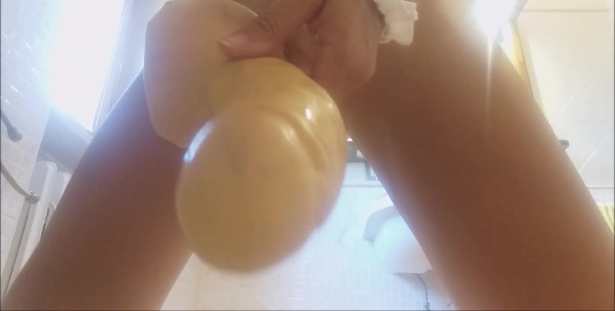 savannahamatoriale: What a Scurrilous Thing! Beautiful Italian Pee on Your Penis...