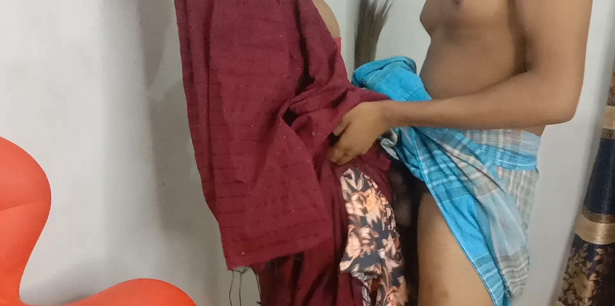 BanglaSexy24: Majitel se dozvěděl o nové desi služce a ošukal ji...