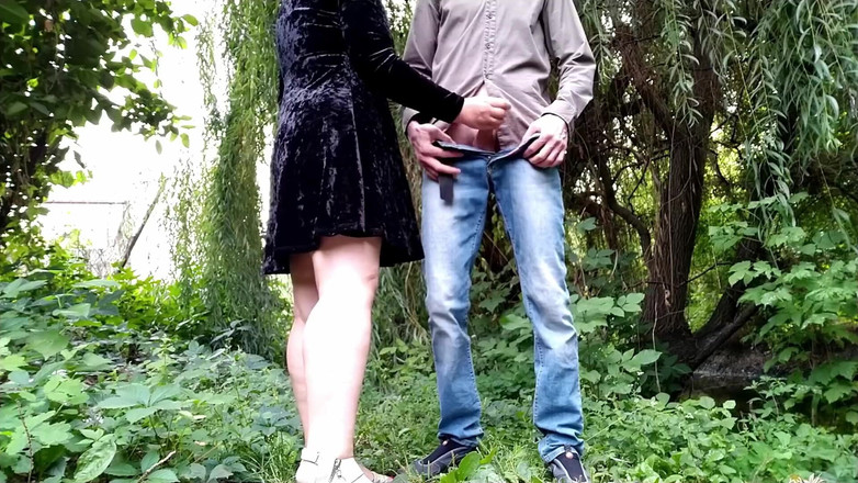 OurFetishLife: 在户外后入式操了我的岳母，并射在她的屁股上