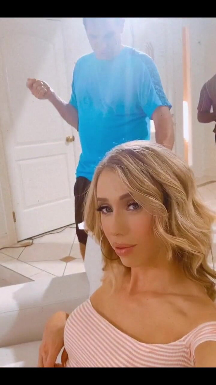 Tia Tizzianni Productions: Lily Demure como Blondie