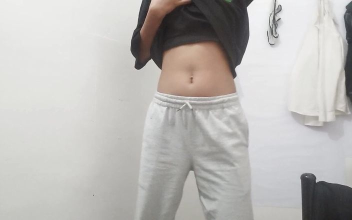 desigirl93: Fată din Sri Lanka se cu degetul în pensiune