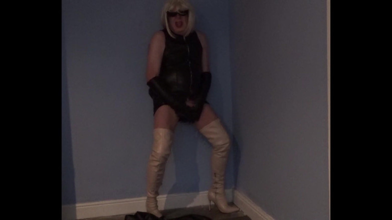 Leather Kirsten: In Leder spielen