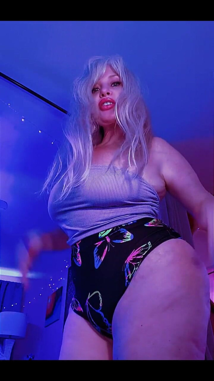 PaintedRose: Nak Touch Me Here?