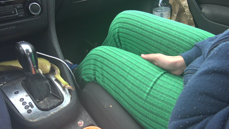 Stepmom Susan: Франкоязычная канадская мачеха трогает член своего пасынки в машине в Монреале