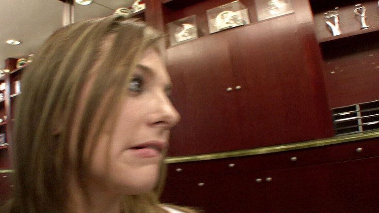 Smokin Hot Teens: Geile schlampe holt einen reifen typen an der bar ab