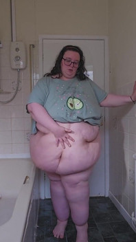 Belly Play in the Bathroom with SSBBW Goddess