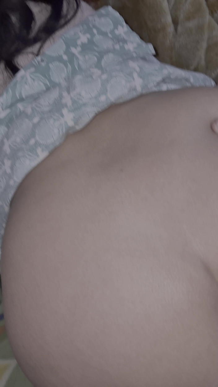 Sirohi: Ragazza indiana scopa a casa