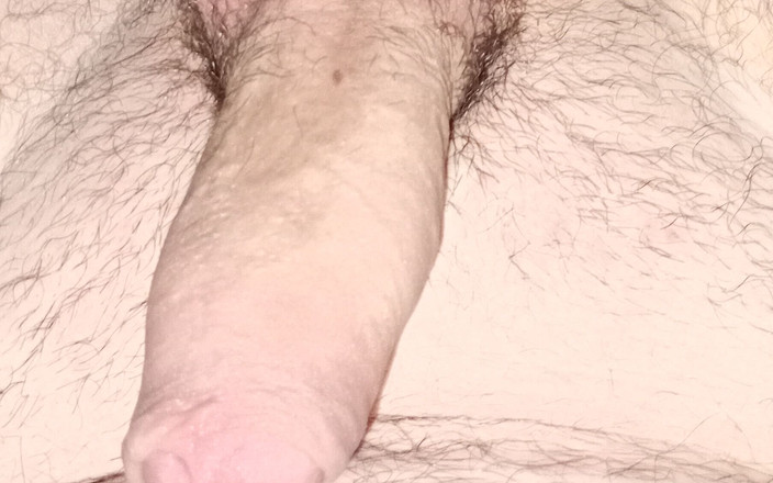 Hornygino: Kameraya gelene kadar yarağımı çok sert sıvazladim