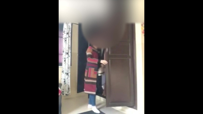 Parihema: Siya अपनी गांड और बालों वाली चूत दिखाती है