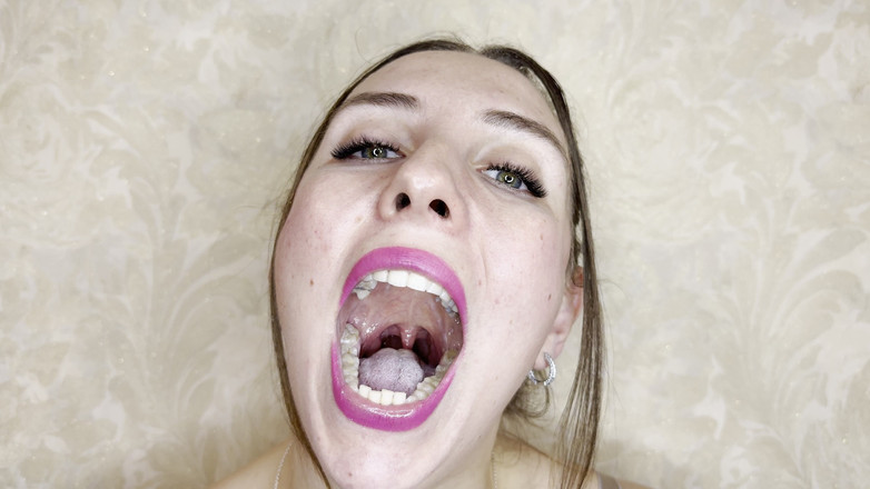 Hottie goddess: Estado natural da boca: vista da garganta