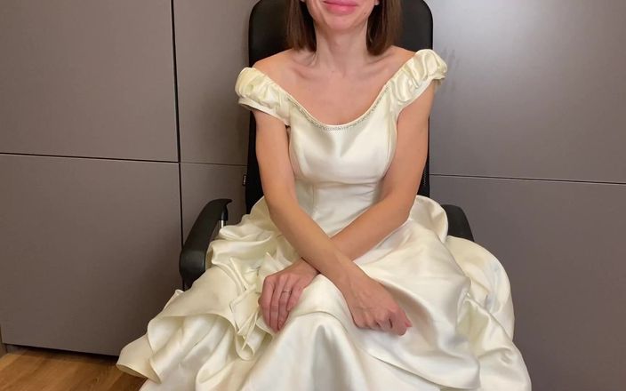 Mistress Mary: Une mariée sexy pour son mari cocu. Jour 1