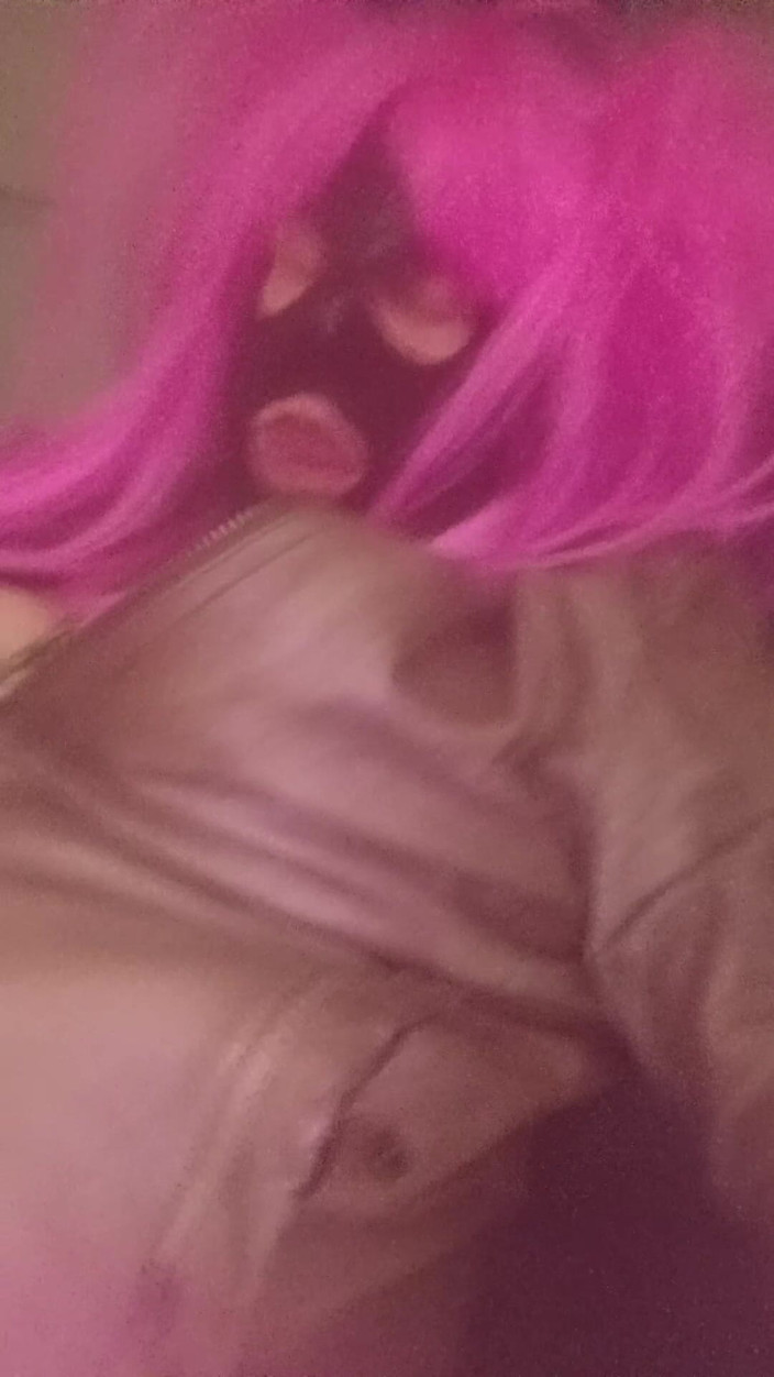 JujuTV: Efeminat Tranny CD Transsexual își arată gaura de futut excitată