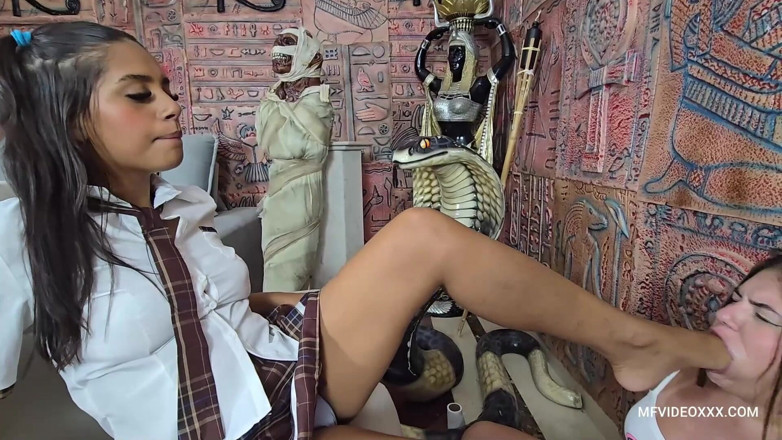 MF Feet: Una cattiva ragazza del college ed dei piedi profondi