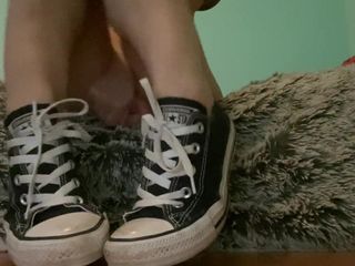 TheRealKittyD: Quickie JOI Jerk to My Converse