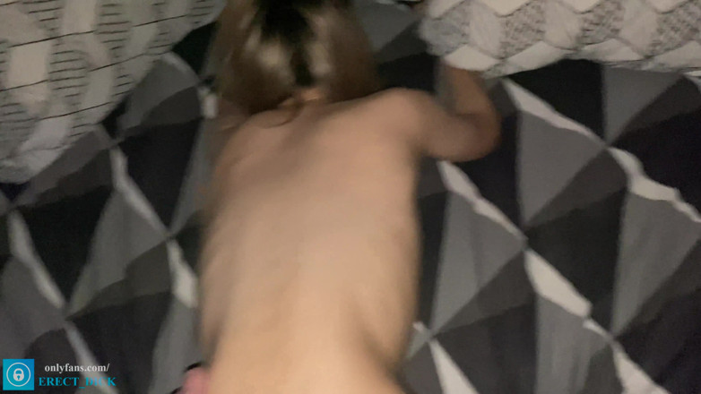 Erect Dick: Fute o tânără de 18 ani cu prezervativ! Tânără cu țâțe mari!...
