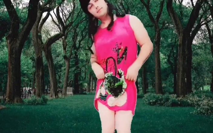 Ladyboy Kitty: Cute Face Hot Sexy Dancer in the Park Model Cosplayer