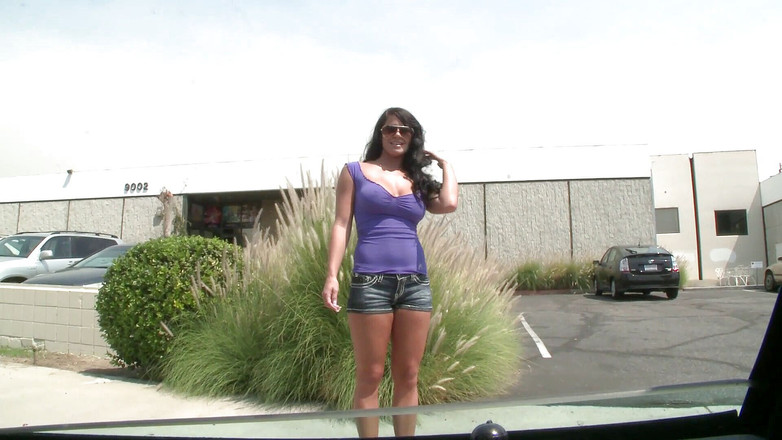 Xtime Network: Tmavovlasá holka dostává horkou nálož na své velké kozy