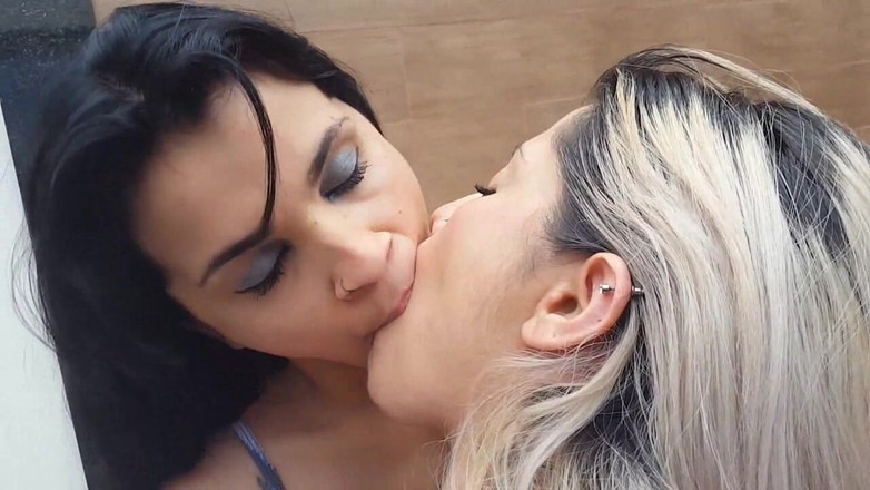 FetishKing: Hôn - người khổng lồ hôn nóng bỏng bởi Cris Castelari...