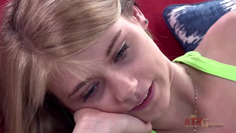 ATK Fans (Solo): Masturbating Hannah Hays reaches orgasm