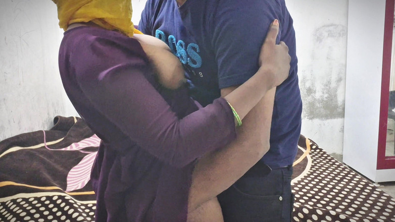 DesiBurChudai: बेडरूम में जीते हुए पति के साथ भारतीय सेक्सी भाभी की चुदाई