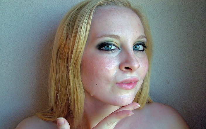 NaughtyMidwestGirls: Kiki Munroe - 18岁吸烟荡妇