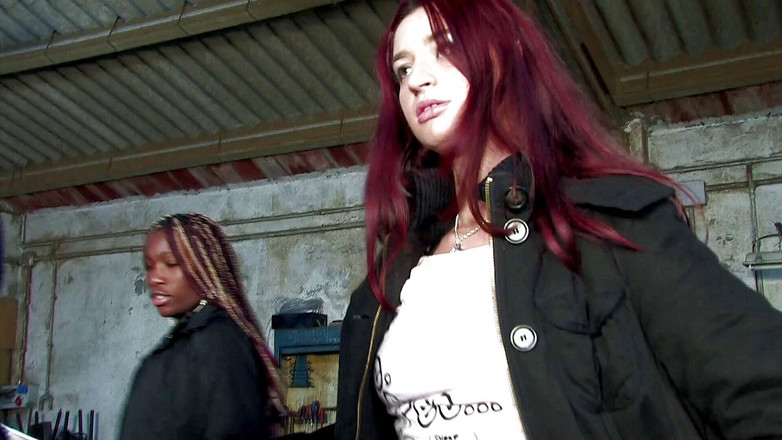 Time To Jerk Off: Dwie napalone dziwki w swoim pierwszym hardcorowym doświadczeniem orgii