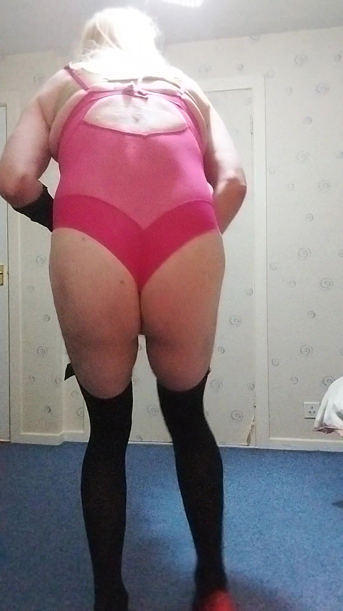 Cindy Belfast: Tragar el semen fláculo de Sissy