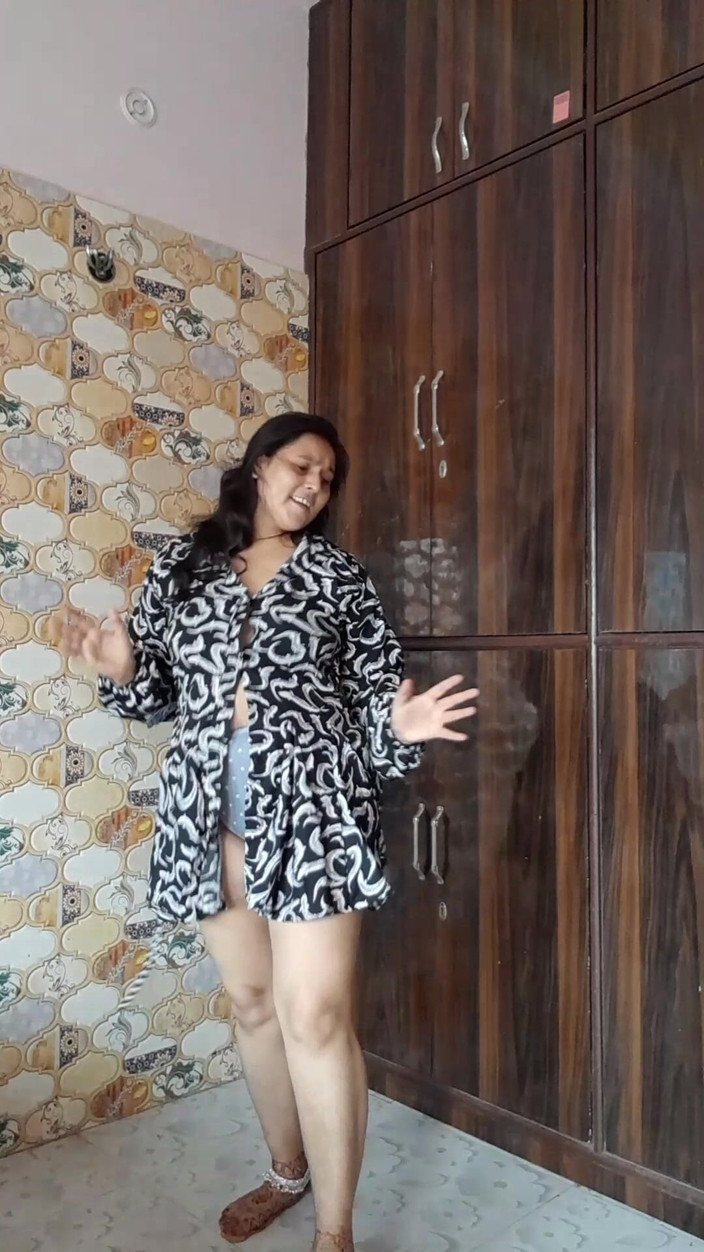 Puja555: Puja Bhabhi Honry Dance