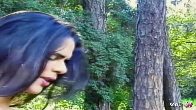 Shemale TS Collection: Tranny neukt voor het eerst een nieuw vriendje buitenshuis anaal