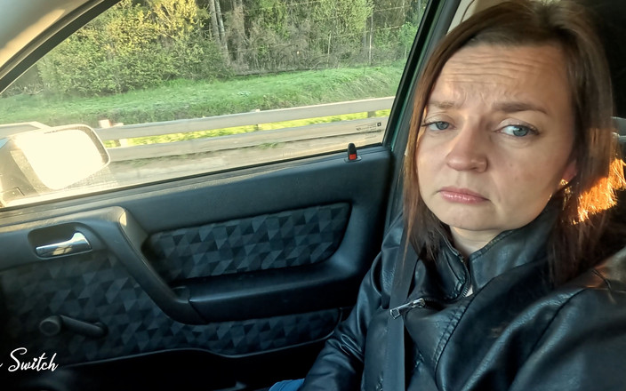 Sandy Switch: Pretty Hitchhiker Seduces Driver and Gives Blowjob at 93 Mph