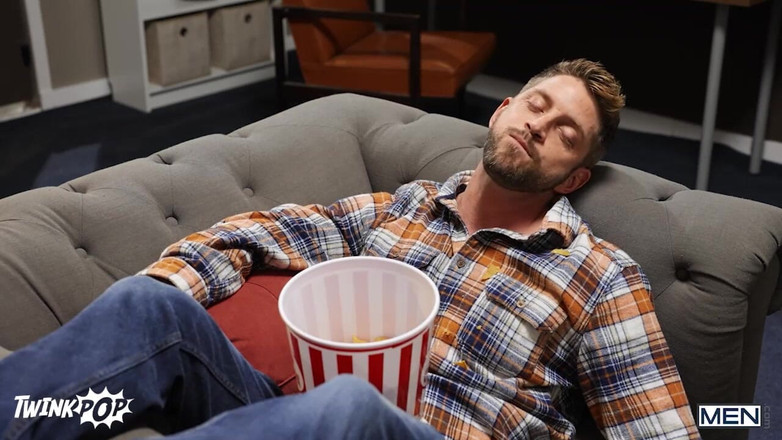 Twink pop studio: Troye Dean знает, как лучше всего встретиться со своим новым сводным братом Райаном Бейли