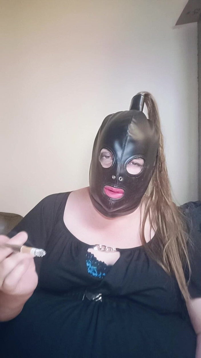 Stephanie-Nicole-TV: BBW TV Stephanie-nicole Smokes a Cigarette in a Silver Holder