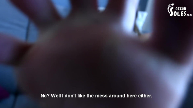 Czech Soles - foot fetish content: 그녀의 남편에 대한 냄새 나는 발 처벌 - POV