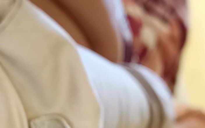 Mohini Lucknow Desi girl: Hintli kadın büyük desi göğüslerini sakso çekiyor
