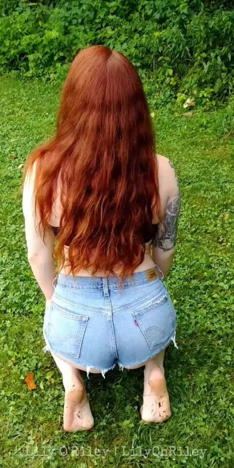 Lily O'Riley: Рыжая эксгибиционистка жестко кончает в парке