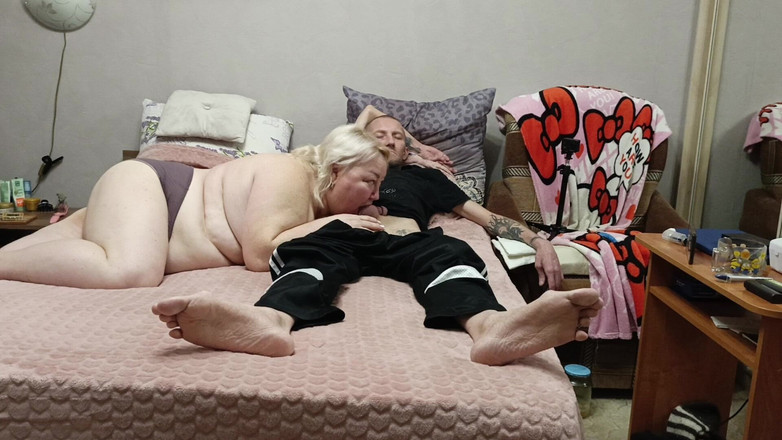 Zona901: Мачеха делает минет, чтобы получить еще одну порцию спермы