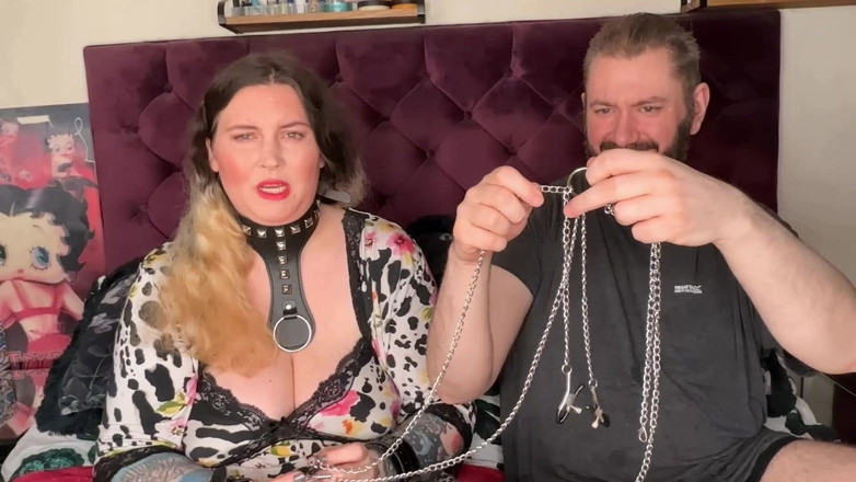 MissFFW: キンキー・ウィアが新しいおもちゃのセレクションを開封する