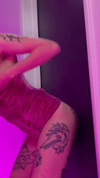 Alternativ slampa suger och knullar i gloryhole