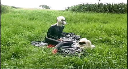 Fetish Desire: Presentando mi sesión de fotos de látex con mis juguetes...