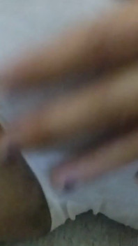 Strkání prstu do kundičky a vytáhl kundičku vodu