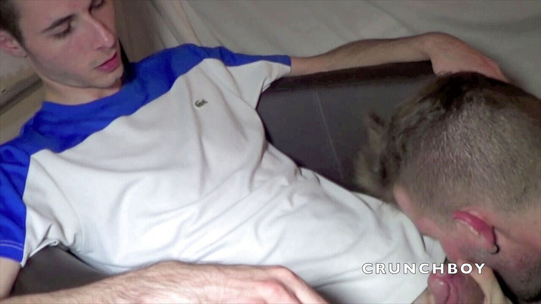 Sneaker gay: Sottomissione sneaker con un twink francese