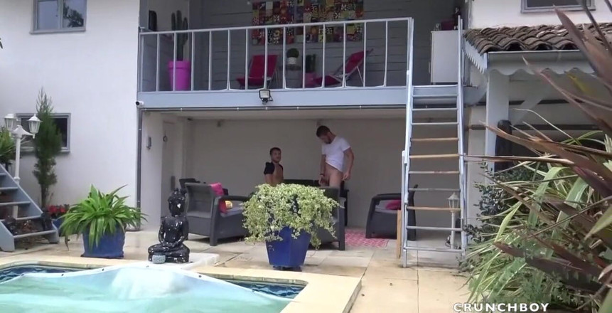 Crunch French bareback porn: Французскую латуну Ik использовал Влад Замок