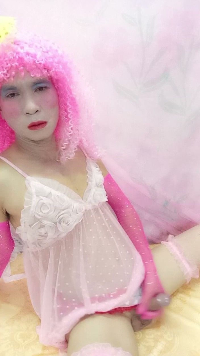 nguyen dang thien tri: Oanh Le Transgender Wearing Sexy Clothes Selfie Cups Tinh