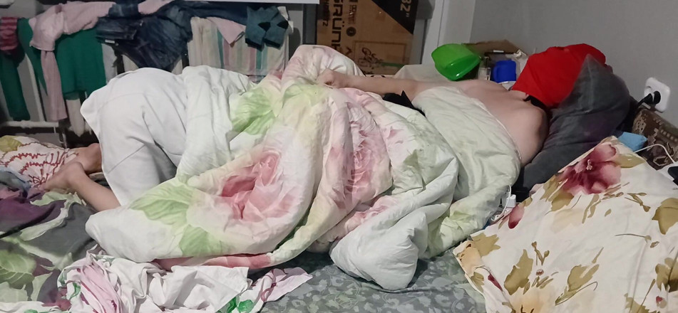 Lesbian-candys: Suster seksi rambut cokelat ini menyembuhkan kami dengan orgasme