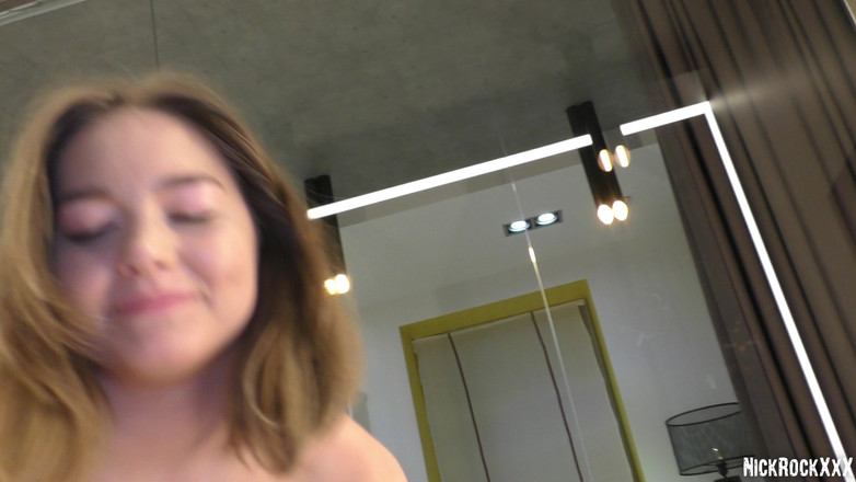 Nikolas: 집에서 자연의 큰 엉덩이로 십대 18 따먹기