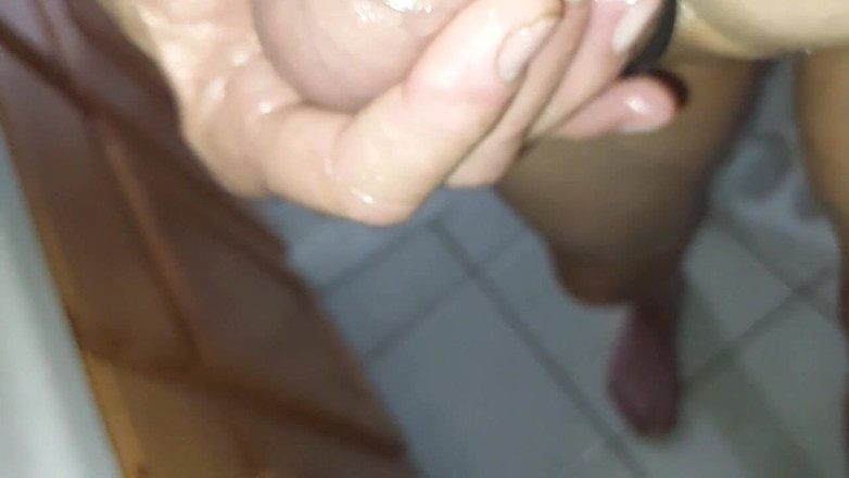 Slippery and liking the way it feels: Alone and horny again