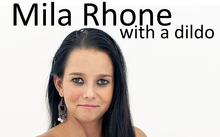 Only3x: Mila Rhone med en dildo