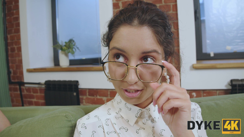 Dyke4K: Tre flickor enhet